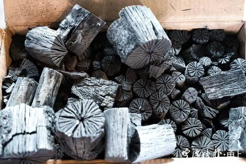 嚴(yán)打環(huán)境犯罪 三年來最大走私出口木炭案宣判，涉案木炭高達(dá)3020噸